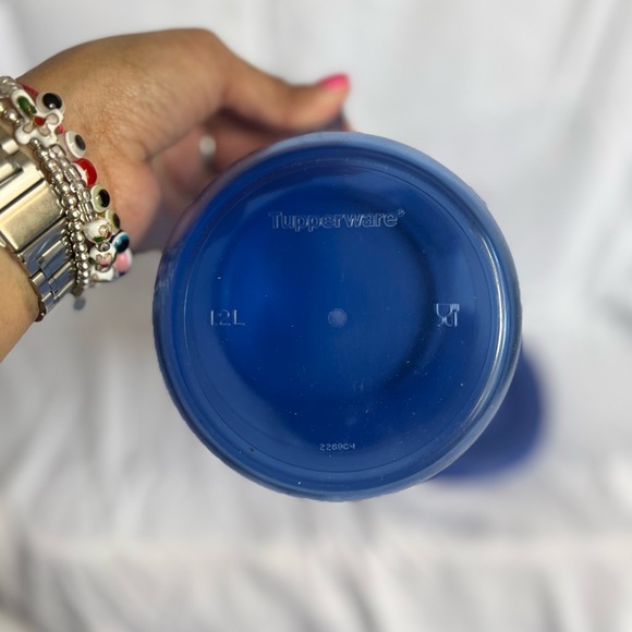 Tupperware Pitcher 1 Liter Blue Milk Coffee Tea Tabletop Serving Container - Picture 5 of 7